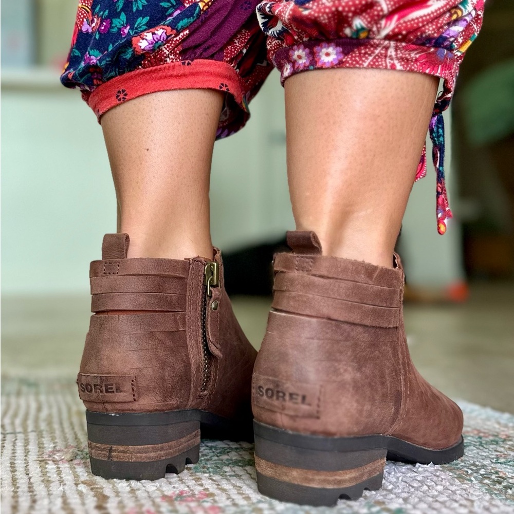 Sorel brown leather zip up ankle boots